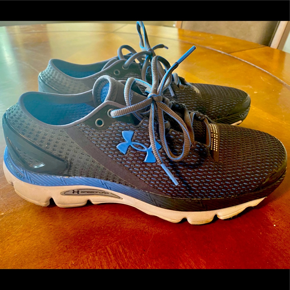 Women’s Under Armour tennis shoes